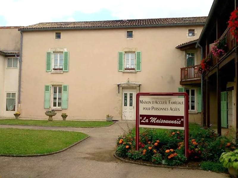 Residence Autonomie La Maisounnaie - Maison de Retraite in ST SAUVANT, Nouvelle-Aquitaine photo 1