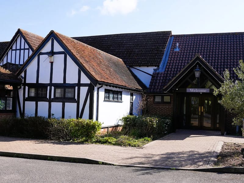 Grovelands Lodge - Assisted Living in Wickford, England photo 2