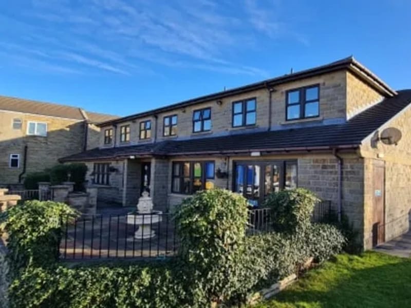 Aden Court Care Home - Nursing Home in Huddersfield, England photo 2