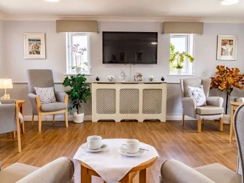 Deepdene Care Centre - Nursing Home in Dorking, England photo 2