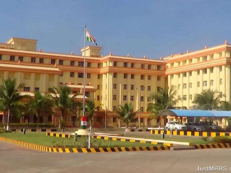 Melmaruvathur Adhiparasakthi Institute of Medical Sciences & Research - वृद्धाश्रम in Kanchipuram, Tamil Nadu photo 1
