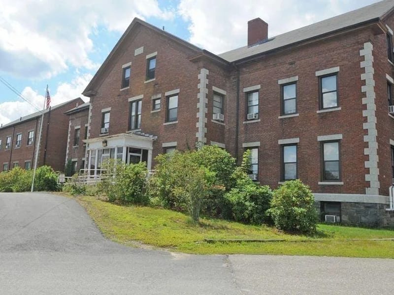 Beauchamp House Nursing Home - Nursing Home in Taunton, England photo 3