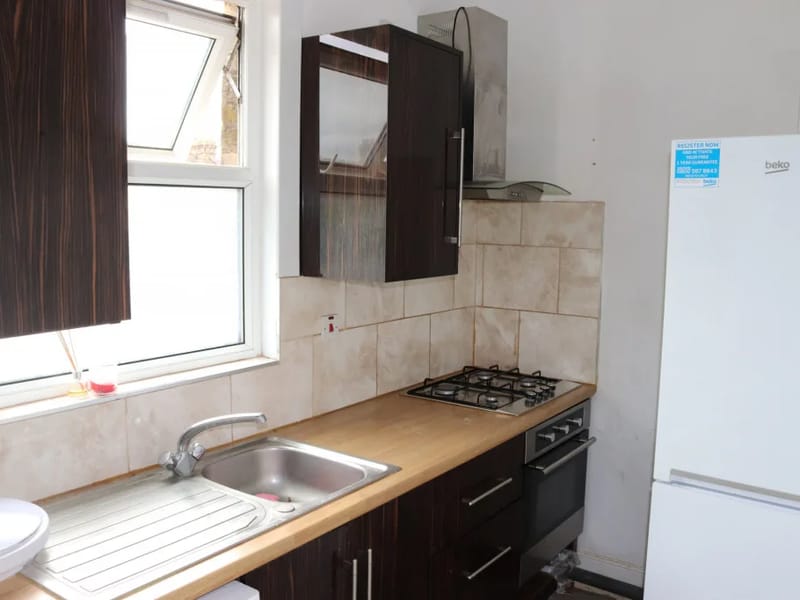 16 Kenilworth Gardens - Nursing Home in Ilford, England photo 3