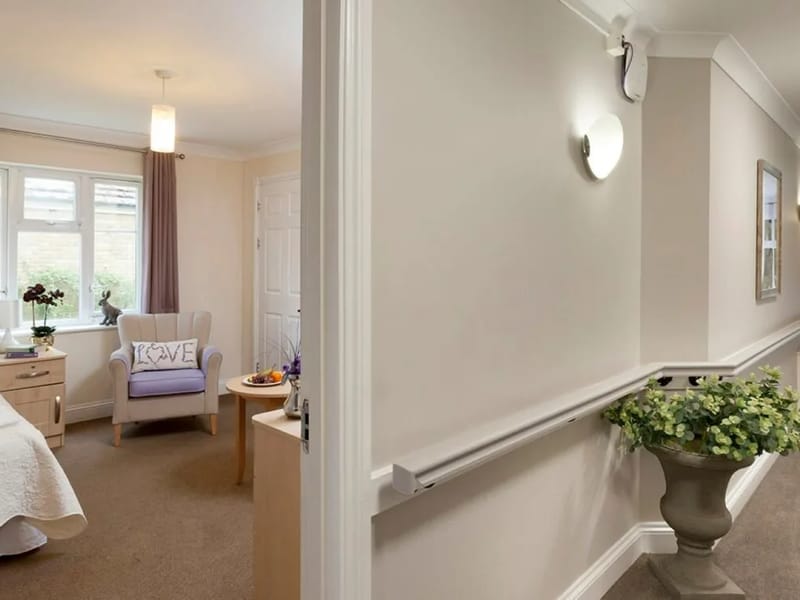 Emberbrook Care Home - Nursing Home in Thames Ditton, England photo 3