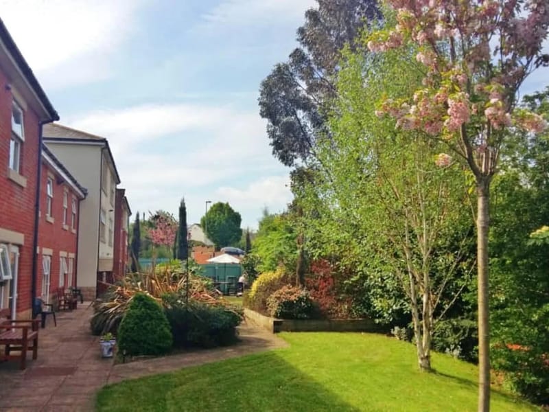 Lofthouse Grange and Lodge in Wakefield, England photo 3