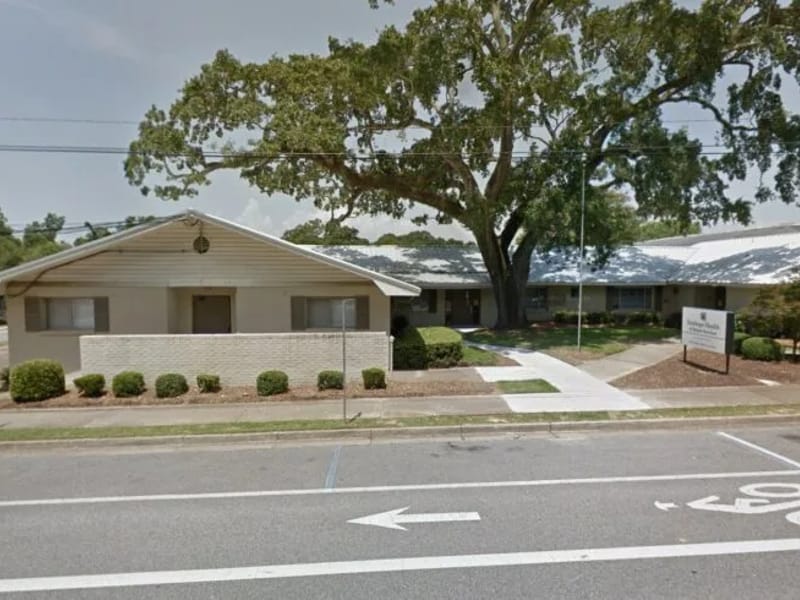 Lynwood Rehabilitation and Healthcare Center — Nursing Home, Mobile, AL · photo 3