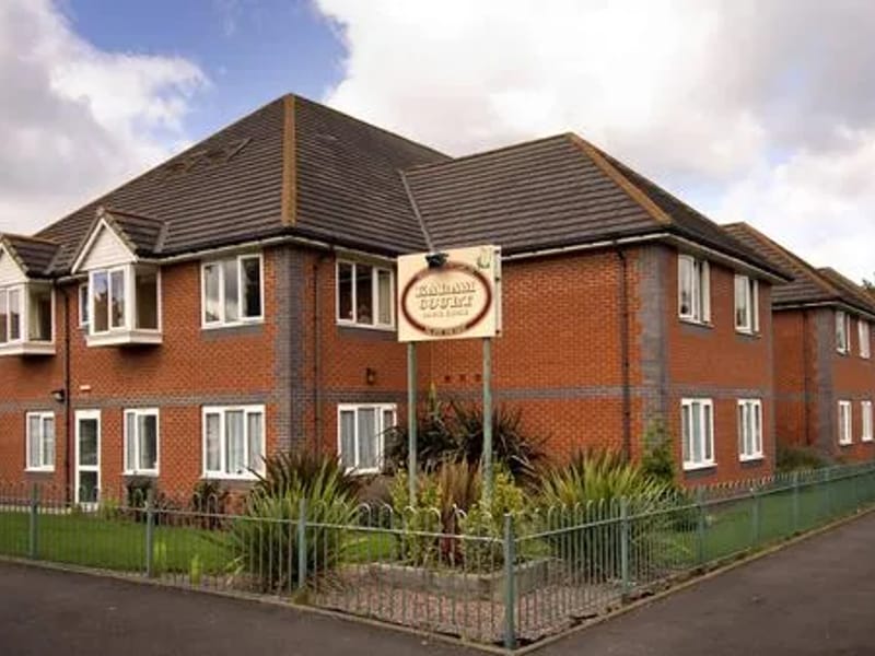 Karam Court Care Home - Nursing Home in Smethwick, England photo 3