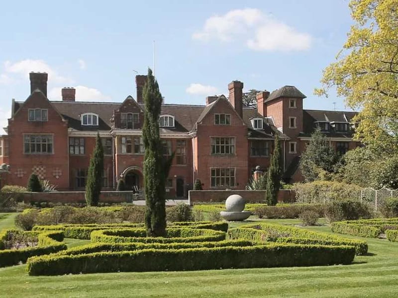 Glebelands House - Nursing Home in Wokingham, England photo 2