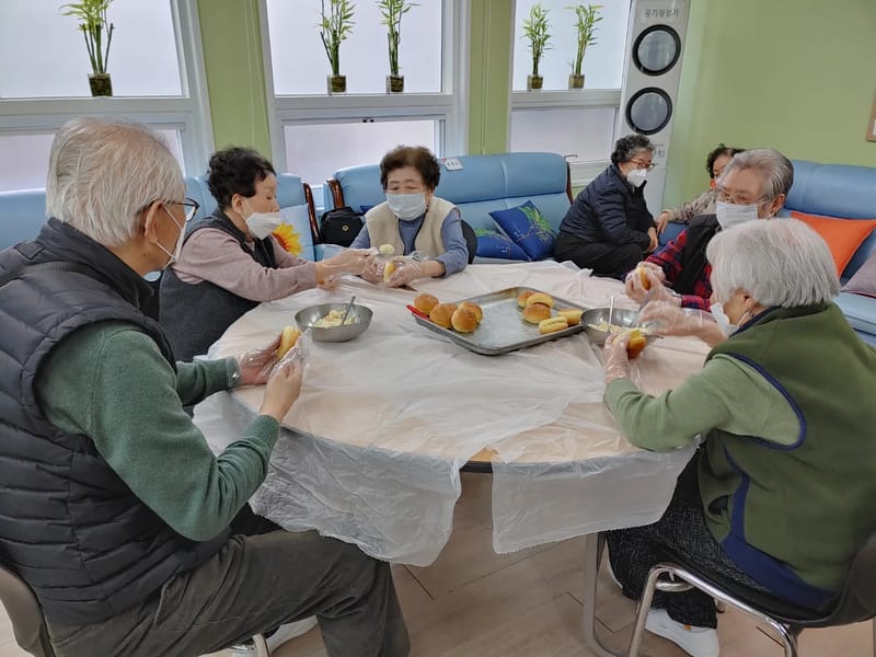 강남신사재가노인복지센터 - 요양원 in 강남구, 서울특별시 photo 1