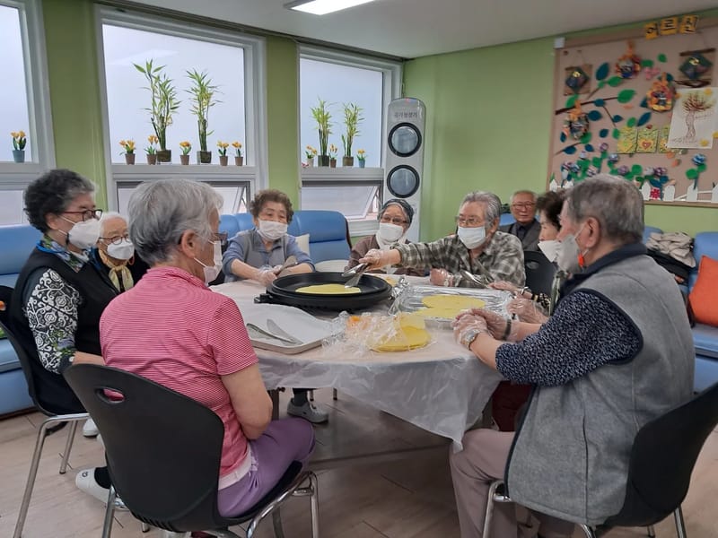 강남신사재가노인복지센터 - 요양원 in 강남구, 서울특별시 photo 2