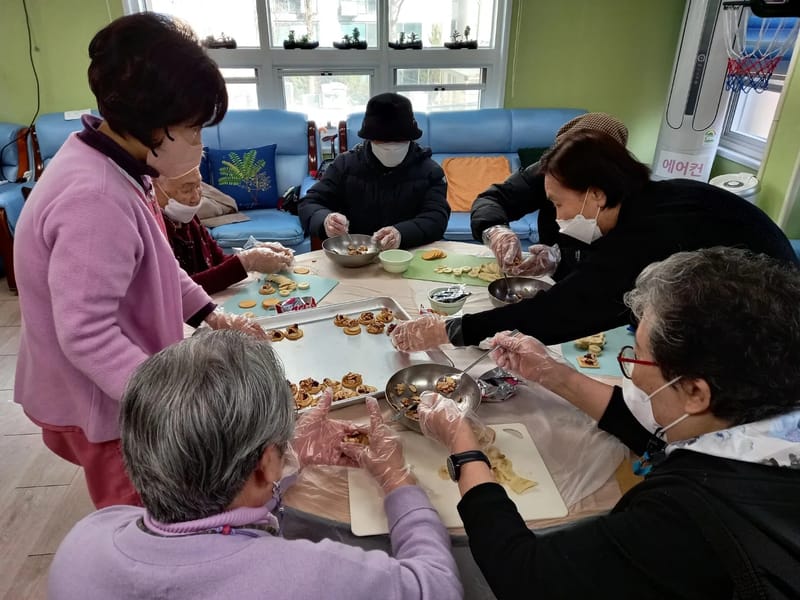 강남신사재가노인복지센터 - 요양원 in 강남구, 서울특별시 photo 3