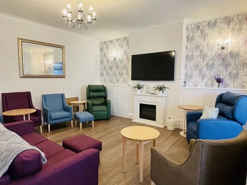 Coppelia House - Nursing Home in Newton Abbot, England photo 3