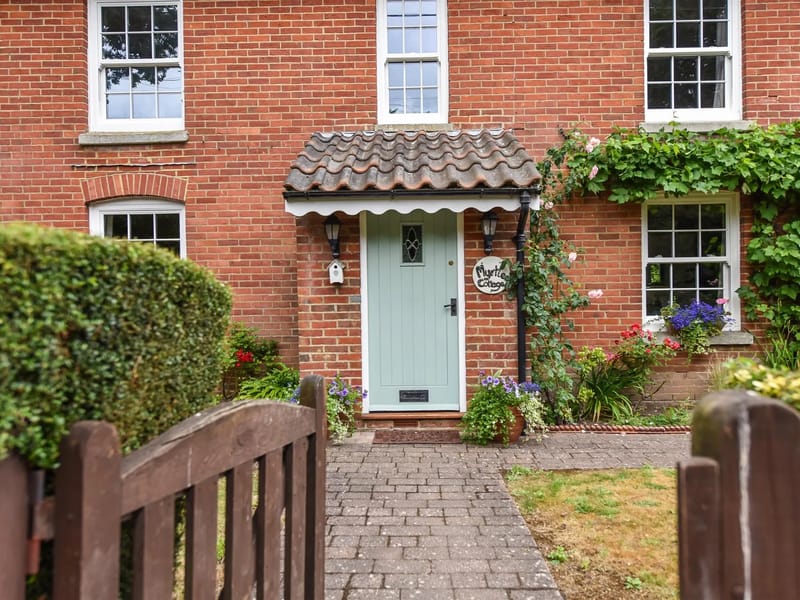 Dimensions 123 Calmore Road in Southampton, England photo 2