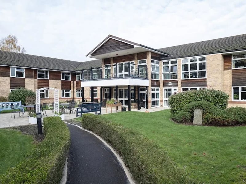 Yoonik Complex Care - Memory Care in Aylesbury, England photo 1