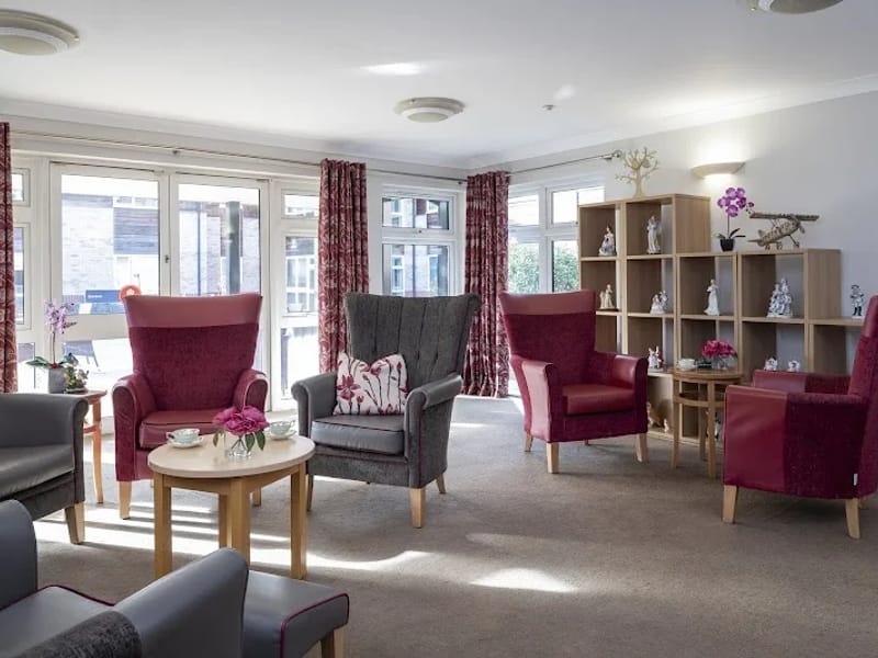Yoonik Complex Care - Memory Care in Aylesbury, England photo 9