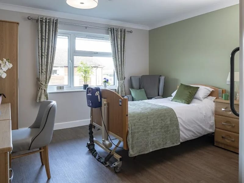 Yoonik Complex Care - Memory Care in Aylesbury, England photo 8
