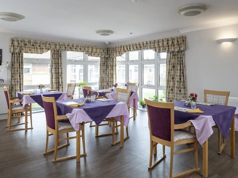 Yoonik Complex Care - Memory Care in Aylesbury, England photo 6