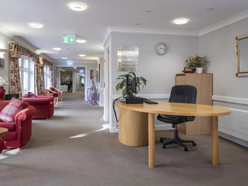 Yoonik Complex Care - Memory Care in Aylesbury, England photo 2