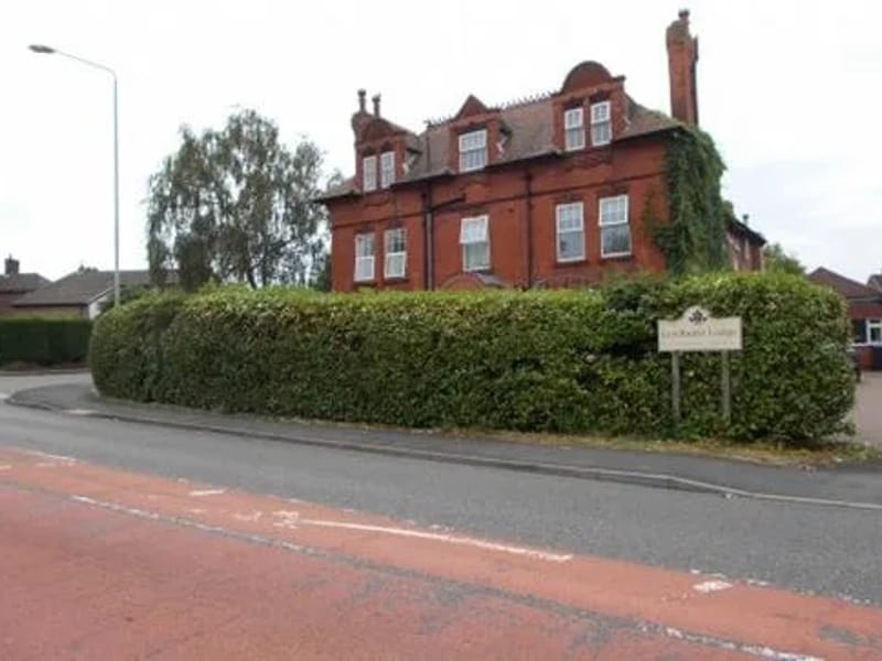 Lindhurst Lodge Residential Home - Assisted Living in Barnsley, England photo 2