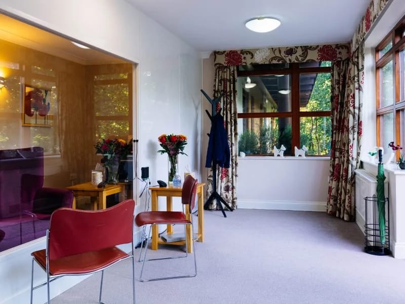 Lynde House - Nursing Home in Twickenham, England photo 2