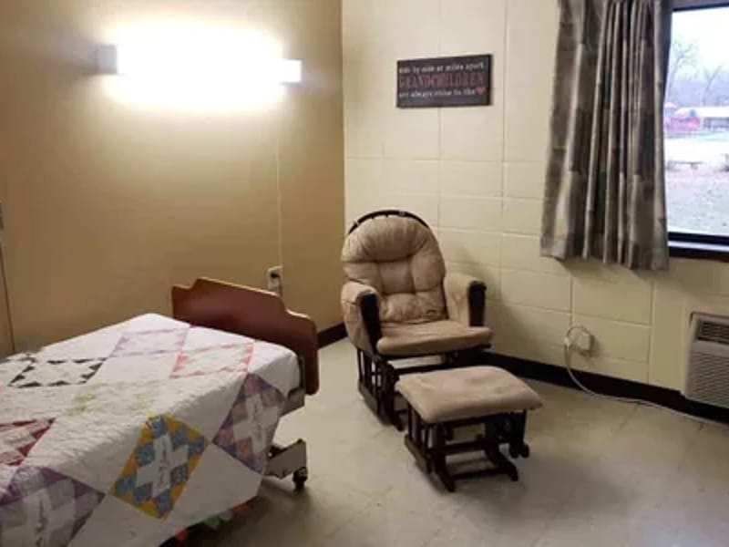 Hickory Manor — Nursing Home, Licking, MO · photo 3