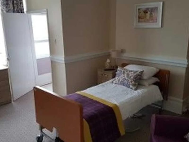JM Carehomes Limited - Nursing Home in Westcliff-On-Sea, England photo 2