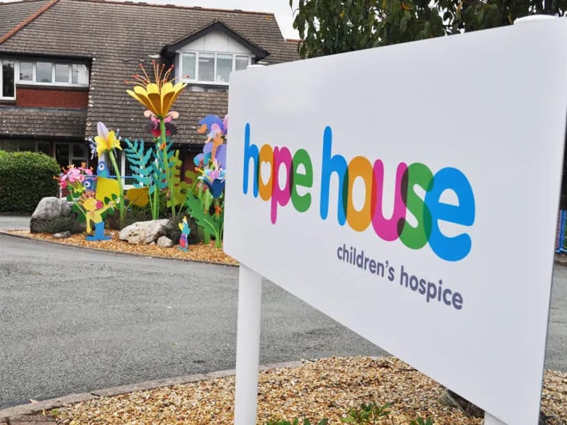 Hope House in Dagenham, England photo 2