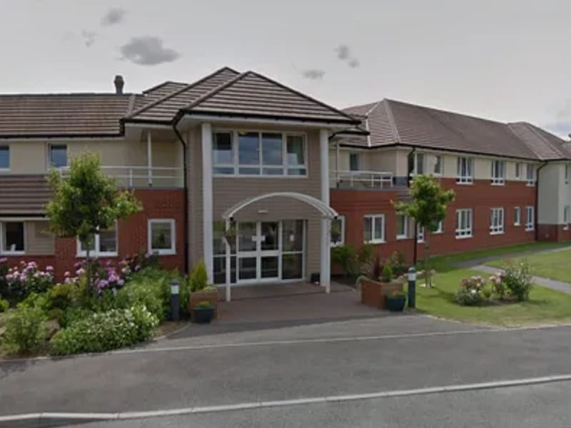 Juniper House - Assisted Living in Brackley, England photo 2