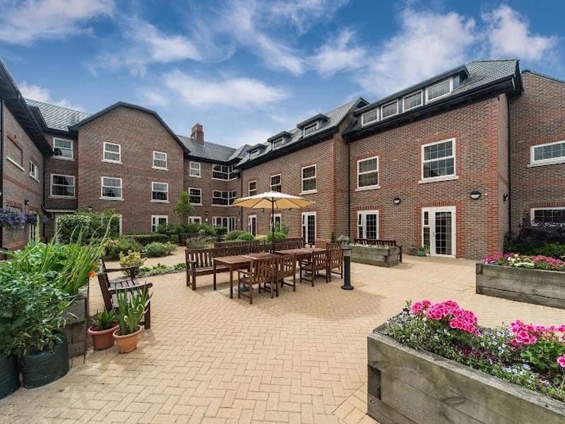 Acacia Mews Care Home - Assisted Living in Hatfield, England photo 3