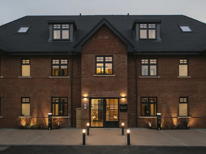 Dimensions Weston Court in Southampton, England photo 1