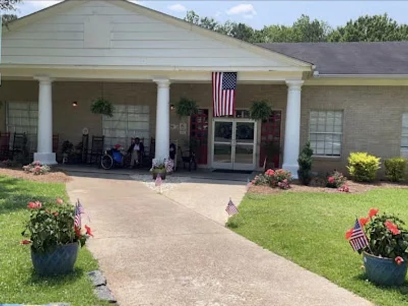 Hilltop Manor Health and Rehabilitation Center - Nursing Home in Union, MS photo 2
