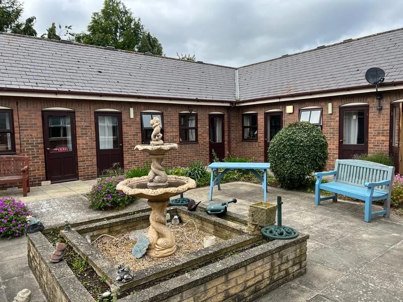 The Elms Residential Care Home - Assisted Living in Great Yarmouth, England photo 2