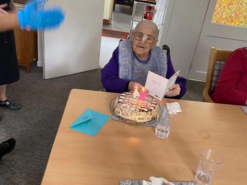 Grove House Care Home - Assisted Living in Chesterfield, England photo 3