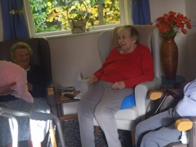 Grove House Care Home - Assisted Living in Chesterfield, England photo 2