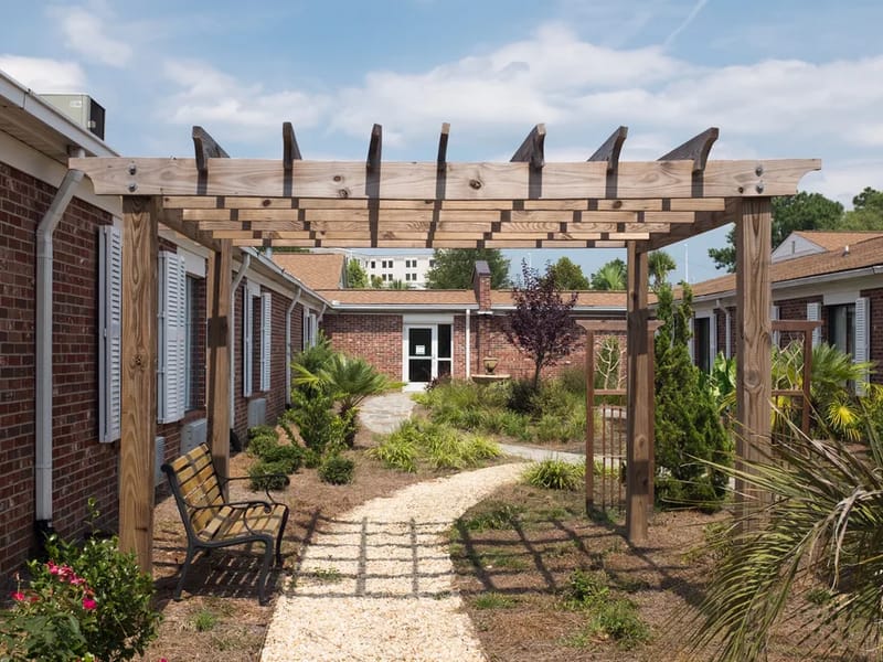 White Oak Manor - Charleston - Nursing Home in Charleston, SC photo 2
