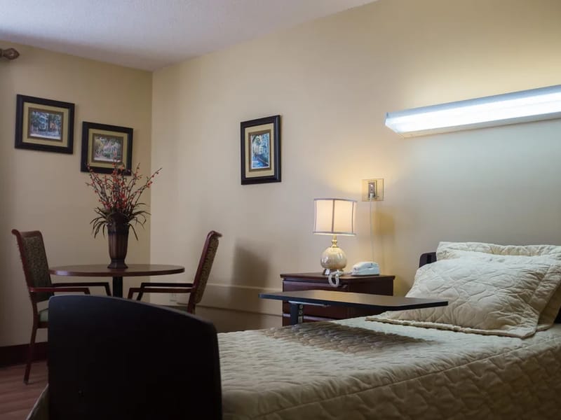 White Oak Manor - Charleston - Nursing Home in Charleston, SC photo 3