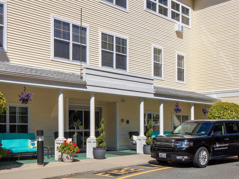 Atria Lincoln Place - Assisted Living in Pawtucket, RI photo 2