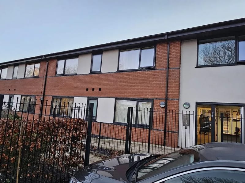Lorenzo Drive in Liverpool, England photo 3