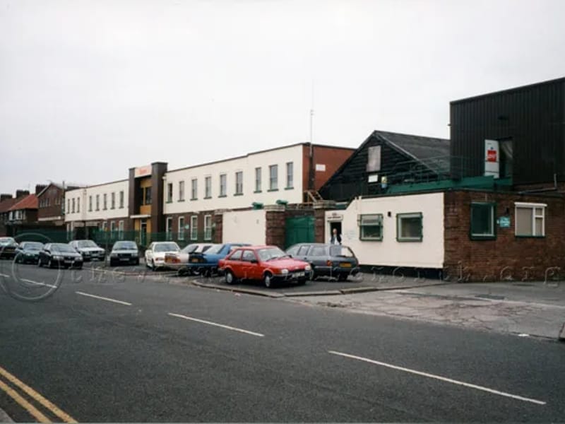 Lorenzo Drive in Liverpool, England photo 2