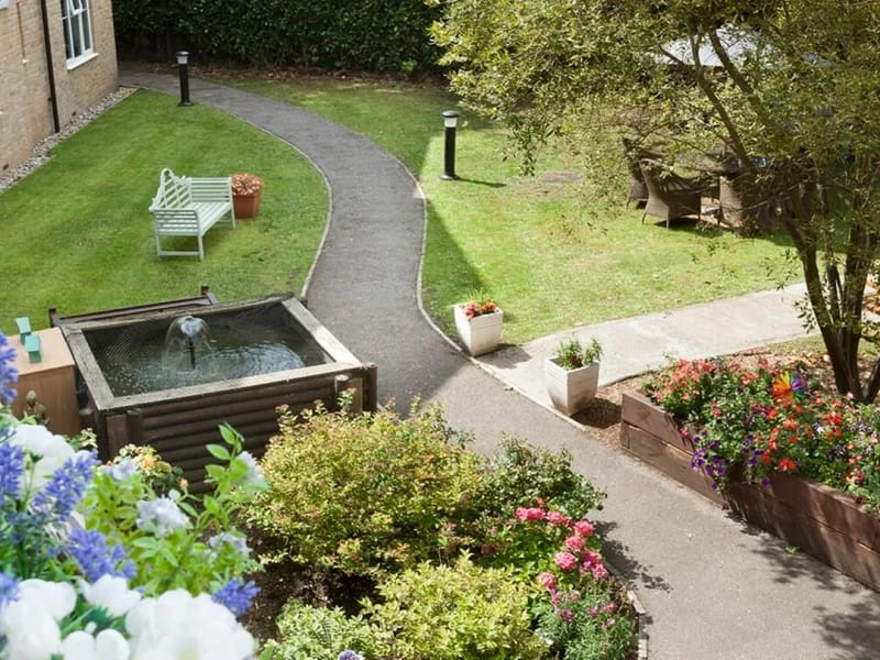 Linwood - Assisted Living in Thames Ditton, England photo 1