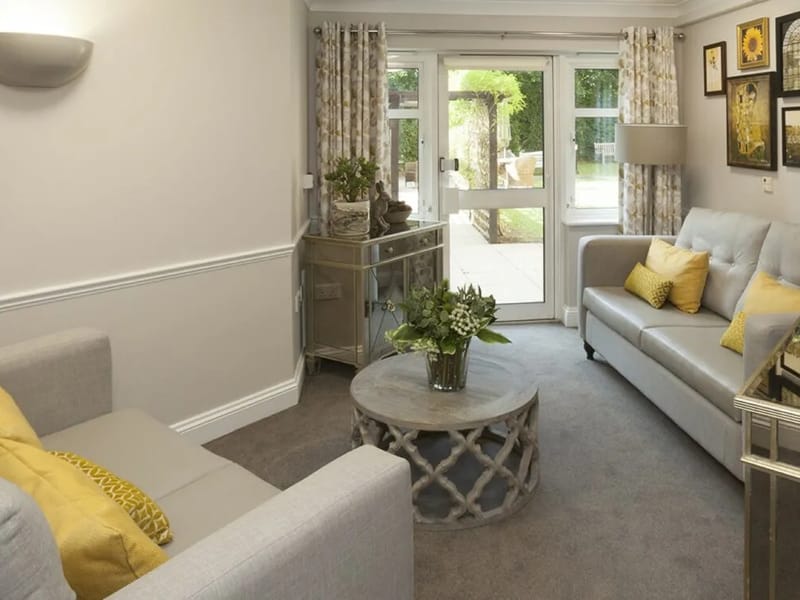 Linwood - Assisted Living in Thames Ditton, England photo 2