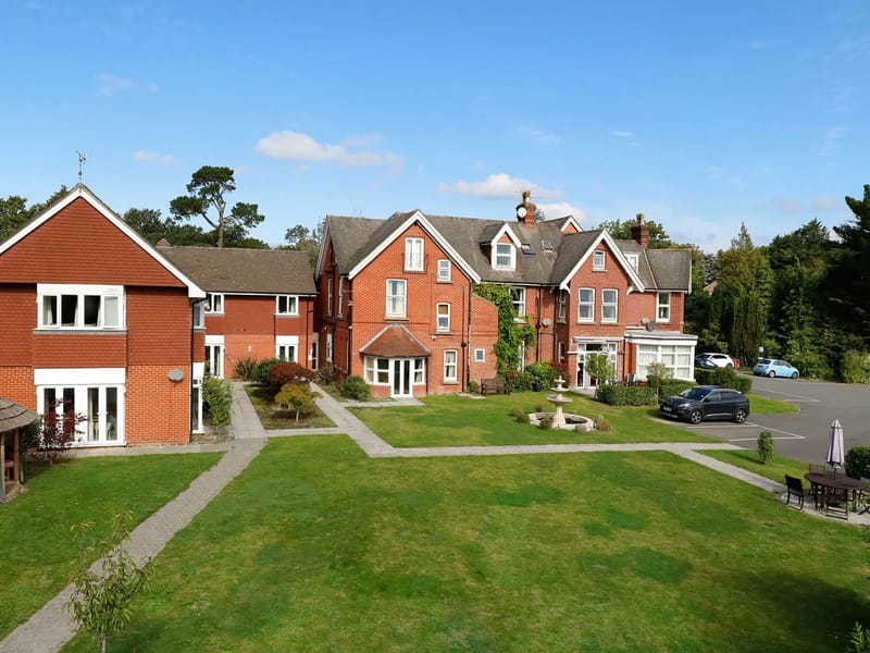 Ashton House - Nursing Home in Haywards Heath, England photo 2
