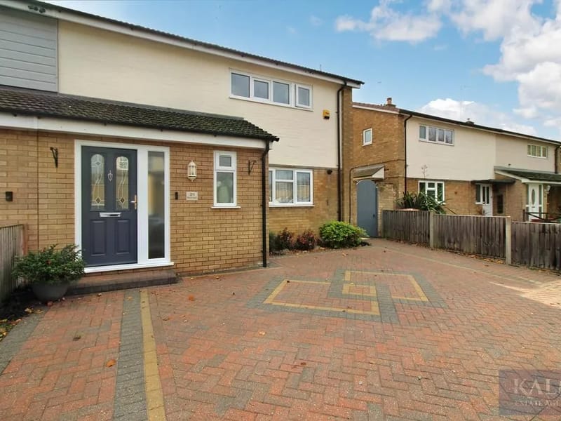 Manor View in Stevenage, England photo 1