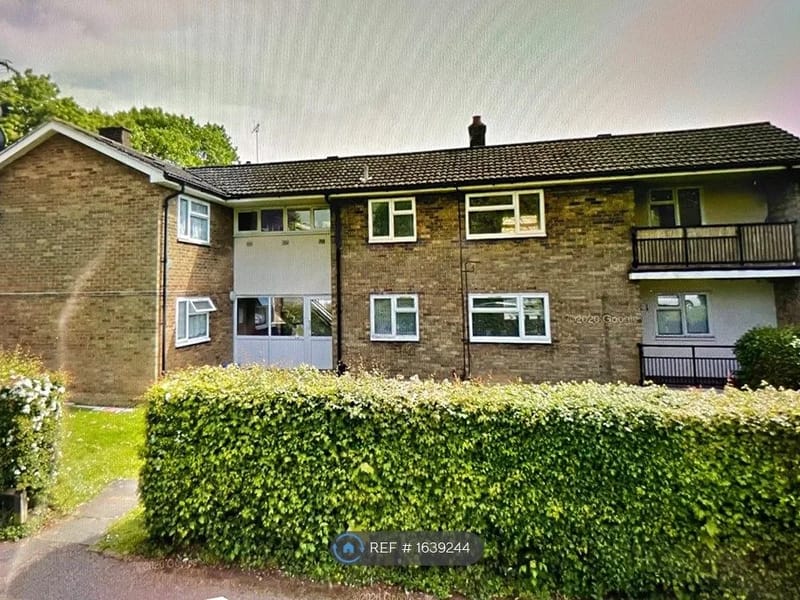 Manor View in Stevenage, England photo 3