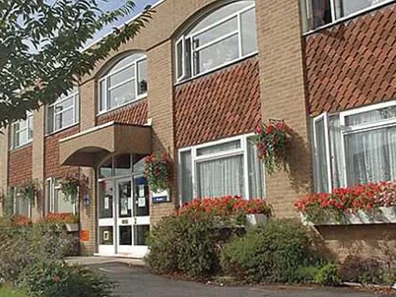 Lynton Hall Care Home - Nursing Home in New Malden, England photo 4