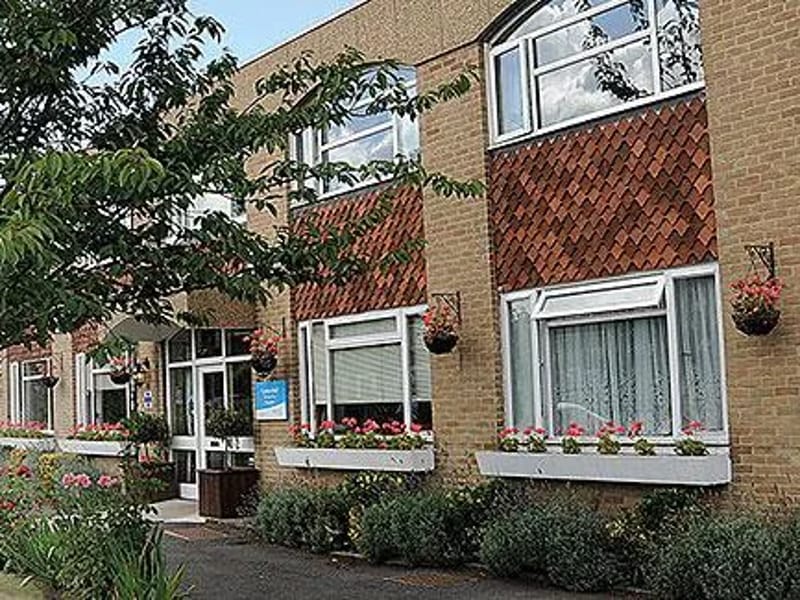 Lynton Hall Care Home - Nursing Home in New Malden, England photo 2