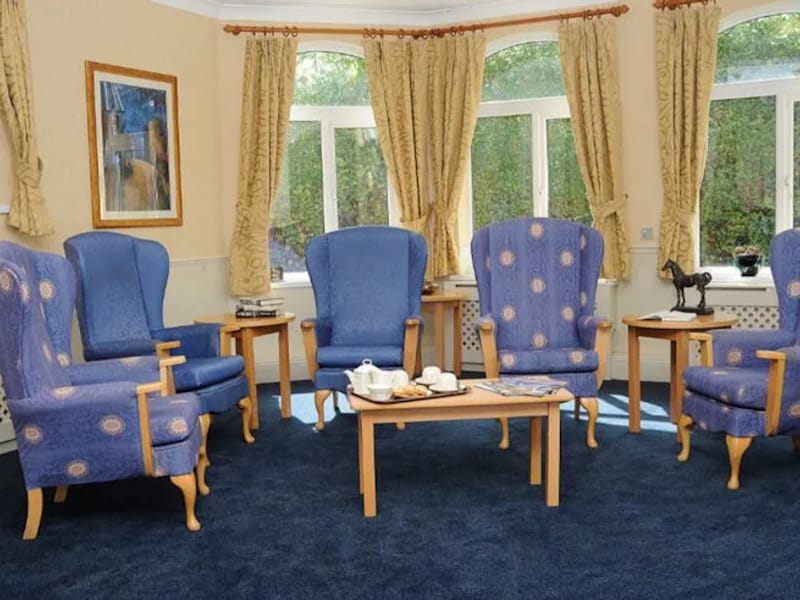 Lynton Hall Care Home - Nursing Home in New Malden, England photo 5
