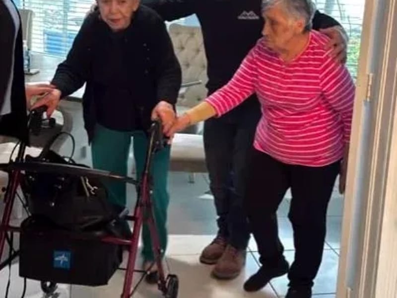 La Sonrisa Del Abuelo LLC - Adult Day Care in OAKLAND PARK, FL photo 2