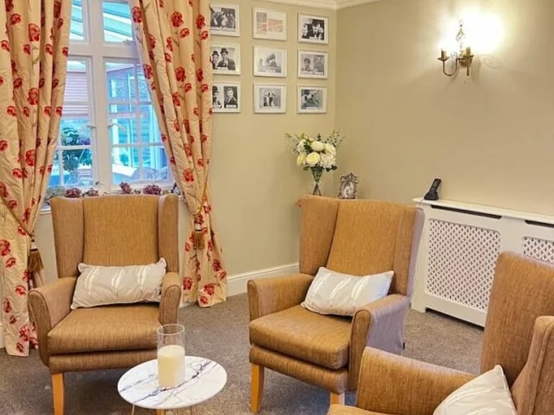Chimneys Care Home - Nursing Home in Alford, England photo 2
