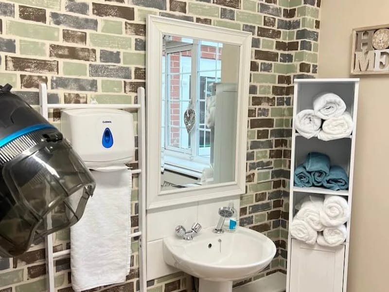 Chimneys Care Home - Nursing Home in Alford, England photo 3